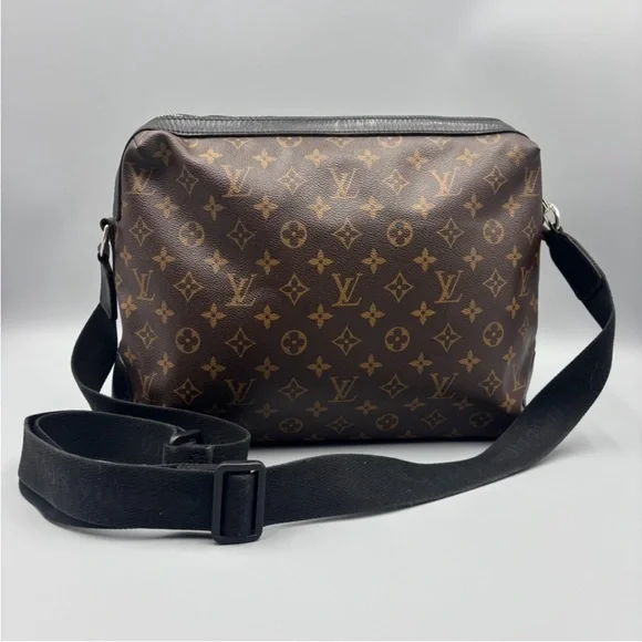 LV MACASSAR MESSENGER MONOGRAM - Picture 2 of 13